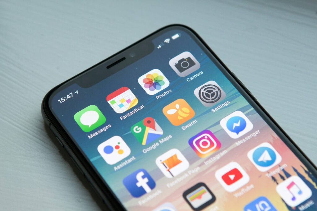 mobile app benefits for business - space gray iPhone X